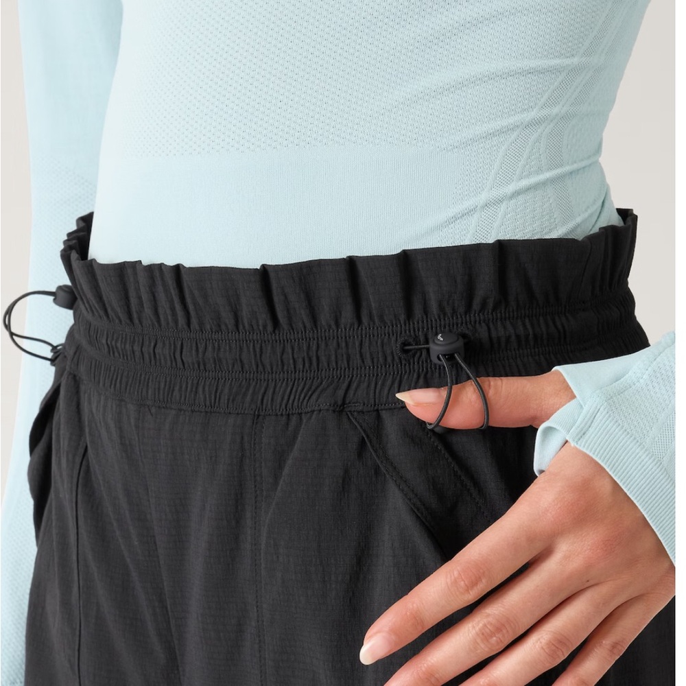 Athleta Trekkie High Rise Parachute Pant size 8/10 - runs large.